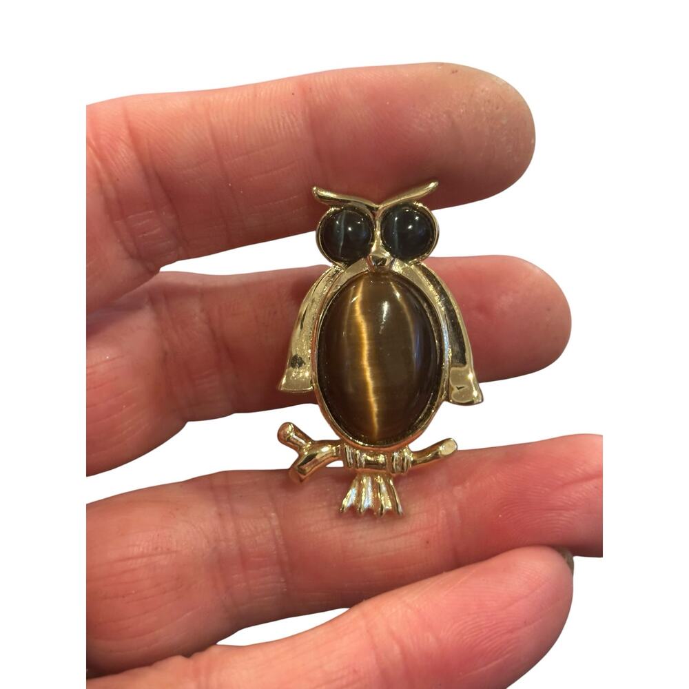 Tiger’s Eye Owl Brooch Gold Tone Vintage 1970s Figural Bird Pin Cabochon Eyes